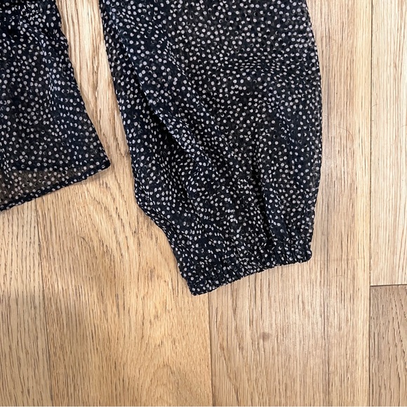 DYNAMITE | Printed Long Sleeve Blouse - Picture 10 of 15